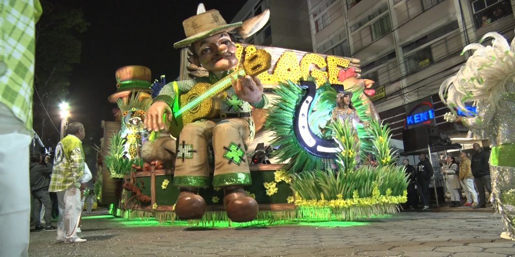 Vilage No Samba Tricampe Do Grupo Especial Do Carnaval Em Friburgo